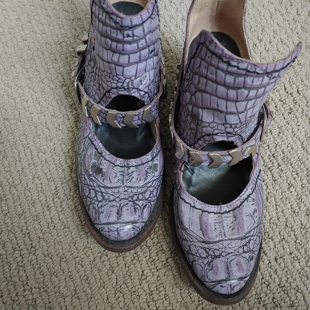 Freebird Purple Croco boot
